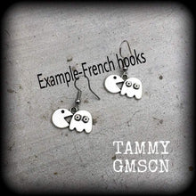 Load image into Gallery viewer, Pacman earrings, Pac-Man earrings, Nerd earrings, Gamer earrings, Retro earrings, Pop Culture, Video game jewelry, Tunnel earrings, Gauges