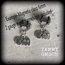 Load image into Gallery viewer, Pacman earrings, Pac-Man earrings, Nerd earrings, Gamer earrings, Retro earrings, Pop Culture, Video game jewelry, Tunnel earrings, Gauges