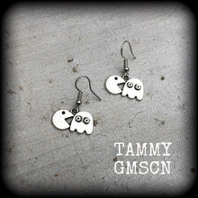Load image into Gallery viewer, Pacman earrings, Pac-Man earrings, Nerd earrings, Gamer earrings, Retro earrings, Pop Culture, Video game jewelry, Tunnel earrings, Gauges