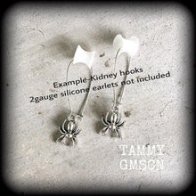 Load image into Gallery viewer, Spider earrings Halloween jewelry Gothic earrings Spooky earrings Arachnid jewelry 3mm plug earrings 6mm tunnel earrings Animal earrings
