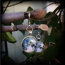 Load image into Gallery viewer, 8 gauge tunnel dangles 3mm full moon ear hangers 6 gauge hanging gauges 4 gauge tunnel earrings Ear weights 2 gauge plug dangles 0 gauge 8mm