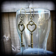 Load image into Gallery viewer, Steampunk ear hangers, Key ear weights, 3mm, 8 gauge, Plug dangles, Tunnel dangles, Heart ear hangers, Gauged earrings, Hanging gauges 2g 4g
