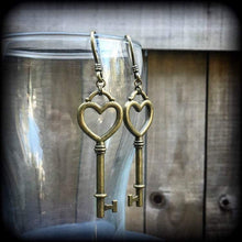 Load image into Gallery viewer, Heart earrings, Key earrings, Industrial earrings, Antique Key, Steampunk jewelry, Steampunk earrings, Plug earrings, Tunnel earrings, 14g