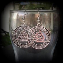 Load image into Gallery viewer, Viking earrings, Valknut earrings, Norse earrings, Viking jewelry, Triple triangle, Asatru jewelry, Neopagan jewelry, Tunnel earrings, 2g 4g