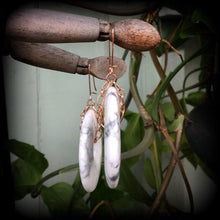 Load image into Gallery viewer, Howlite earrings, Rose gold earrings, Heavy earrings, Statement earrings, White earrings, Stone earrings, Tunnel earrings, Plug earrings, 8g