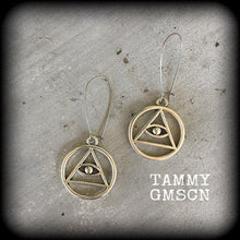 Load image into Gallery viewer, Illuminati earrings, Esoteric earrings, Illuminati jewelry, Evil eye, All seeing eye, Eye of Providence, Plug earrings, Tunnel dangles 0g 2g