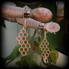 Load image into Gallery viewer, Honeycomb earrings, Bee hive earrings, Hexagon earrings, Geometric earrings, Tunnel earrings, Sacred Geometry, Plug earrings, Bee earrings
