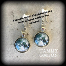 Load image into Gallery viewer, Full moon earrings Wicca earrings Pagan jewelry Moon phase jewelry Astronomy Astrology Planet jewelry Gauged earrings Plug earrings Gauges