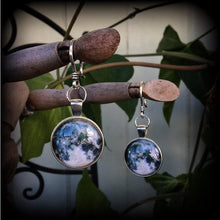 Load image into Gallery viewer, 8 gauge tunnel dangles 3mm full moon ear hangers 6 gauge hanging gauges 4 gauge tunnel earrings Ear weights 2 gauge plug dangles 0 gauge 8mm