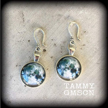 Load image into Gallery viewer, 8 gauge tunnel dangles 3mm full moon ear hangers 6 gauge hanging gauges 4 gauge tunnel earrings Ear weights 2 gauge plug dangles 0 gauge 8mm