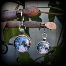 Load image into Gallery viewer, 8 gauge tunnel dangles 3mm full moon ear hangers 6 gauge hanging gauges 4 gauge tunnel earrings Ear weights 2 gauge plug dangles 0 gauge 8mm