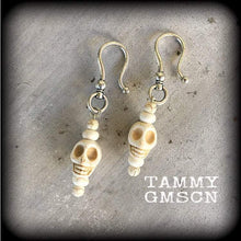 Load image into Gallery viewer, 00 gauge 0 gauge Skull tunnel dangles Skull ear hangers Plug dangles Tunnel weights Stone weights Ear weights Gauged earrings Skull weights