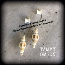 Load image into Gallery viewer, 00 gauge 0 gauge Skull tunnel dangles Skull ear hangers Plug dangles Tunnel weights Stone weights Ear weights Gauged earrings Skull weights