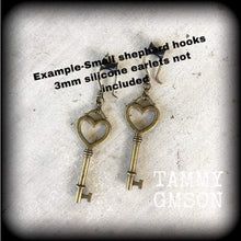 Load image into Gallery viewer, Steampunk ear hangers, Key ear weights, 3mm, 8 gauge, Plug dangles, Tunnel dangles, Heart ear hangers, Gauged earrings, Hanging gauges 2g 4g
