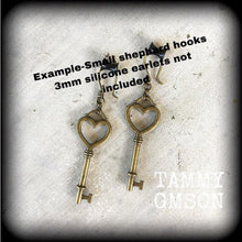 Load image into Gallery viewer, Heart earrings, Key earrings, Industrial earrings, Antique Key, Steampunk jewelry, Steampunk earrings, Plug earrings, Tunnel earrings, 14g