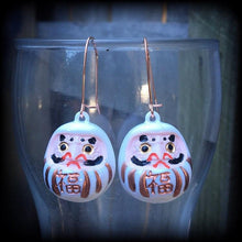 Load image into Gallery viewer, Daruma earrings, Japanese jewelry, Love, Harmony, Good luck charm, Kawaii, Kabuki, Tunnel earrings, For pierced ears, For stretched lobes