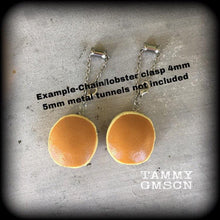 Load image into Gallery viewer, Dorayaki, Pancake earrings, Kawaii jewelry, Pikelet, Japanese food, Junk food, Tunnel earrings, Food jewelry, Plug earrings, Tunnel dangles