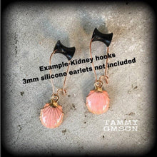 Load image into Gallery viewer, Shell earrings, Nautical earrings, Pink shell, Gifts for girls, Beach earrings, Earrings for pierced ears, Plug earrings, Tunnel dangles