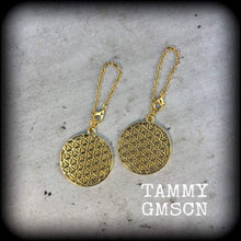Load image into Gallery viewer, Geometric earrings, Flower of life earrings, Seed of life, Sacred geometry, Chakra jewelry, Meditation jewelry, Ohm, Plug Tunnel earrings 8g