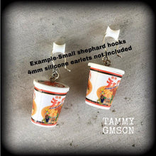 Load image into Gallery viewer, Noodle earrings, Food jewelry, Ramen earrings, Food earrings, Tunnel earrings, Student life, Novelty earrings, Japanese curry, Rice earrings