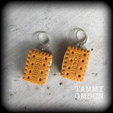 Load image into Gallery viewer, Biscuit earrings, Kawaii jewelry, Dessert, Pastries, Kitsch, Cream Biscuit, Food jewelry, Dangle earrings, Tunnel earrings, Plug dangles 2g