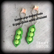 Load image into Gallery viewer, Pea Pod earrings, Vegetable earrings, Food jewelry, Muchies earrings, Vegan earrings, Gufts for vegans, For pierced ears or stretched lobes