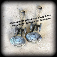 Load image into Gallery viewer, Star Trek Earrings Sci Fi Earrings Geek jewelry Nerd earrings Trekkie jewelry Gamer Trekker earrings Tunnel earrings Plug earrings Gauges