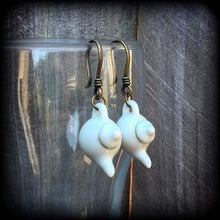 Load image into Gallery viewer, Tea pot earrings Te apot ear hangers Barista jewelry Alice in Wonderland Tea Party earrings High Tea 3mm Tunnel earrings 00g Plug earrings