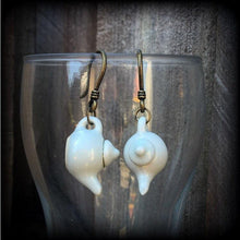 Load image into Gallery viewer, Tea pot earrings Te apot ear hangers Barista jewelry Alice in Wonderland Tea Party earrings High Tea 3mm Tunnel earrings 00g Plug earrings