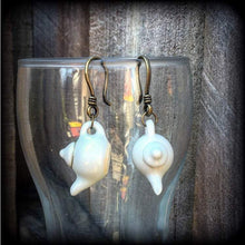 Load image into Gallery viewer, Tea pot earrings Te apot ear hangers Barista jewelry Alice in Wonderland Tea Party earrings High Tea 3mm Tunnel earrings 00g Plug earrings