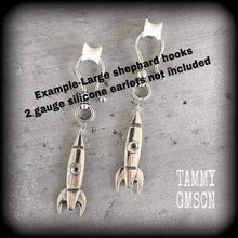 Load image into Gallery viewer, Rocket earrings Space earrings Space ship earrings Space travel Apollo earrings Astrophysics 3mm tunneldangles 4mm plug dangles 6mm gauges