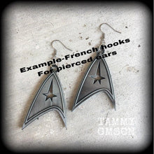 Load image into Gallery viewer, Star Trek Earrings, Sci Fi, Geek, Nerd, Trekker earrings, Star Trek Insignia, Plug earrings, Tunnel earrings, Gauges, For pierced ears 8g