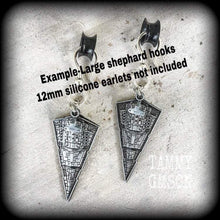 Load image into Gallery viewer, 4mm ear weights, 6 gauge Star Wars ear hangers, Tunnel dangles, Hanging gauges, Gauged earrings, Plug dangles, Plug earrings, 0g 00g 6g 4g