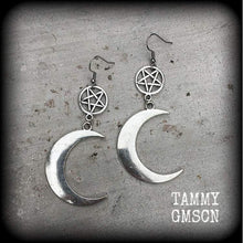 Load image into Gallery viewer, Inverted pentagram earrings Crescent moon earrings Goddess earrings Moon earrings Witchy earrings Plug earrings Tunnel earrings Pagan Nature