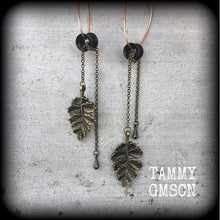Load image into Gallery viewer, Oak leaf plug dangles 2 gauge tunnel earrings 6mm 7mm 8mm tunnel dangles Dangle earrings Artemis earrings Leaf earrings Bronze Ear hangers