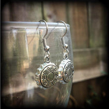 Load image into Gallery viewer, Beer earrings Beer cap earrings Bottle cap earrings Oktoberfest earrings Dangle earrings Beer lovers earrings Kidney hooks Leverback hook